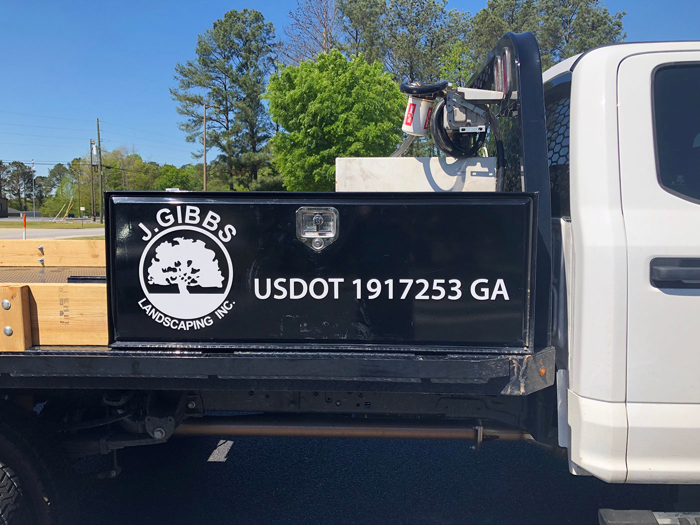 http://dev7.glitchguards.com/wp-content/uploads/Our_Work/J-Gibbs-Landscaping-Vehicle-Vinyl.jpg